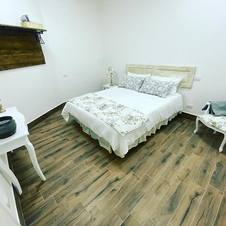 La Suite Di Laura Napoli Bagian luar foto