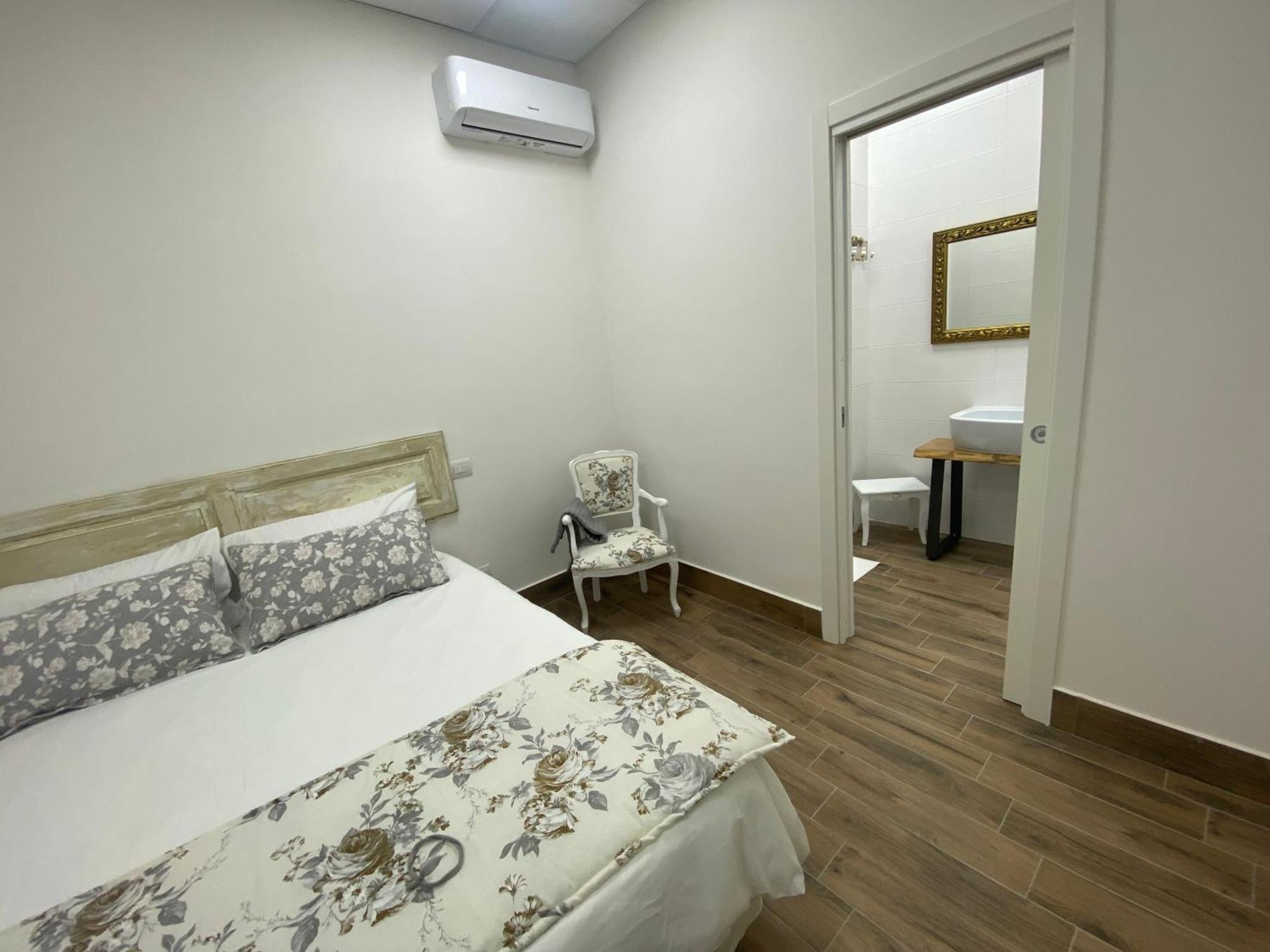 La Suite Di Laura Napoli Bagian luar foto